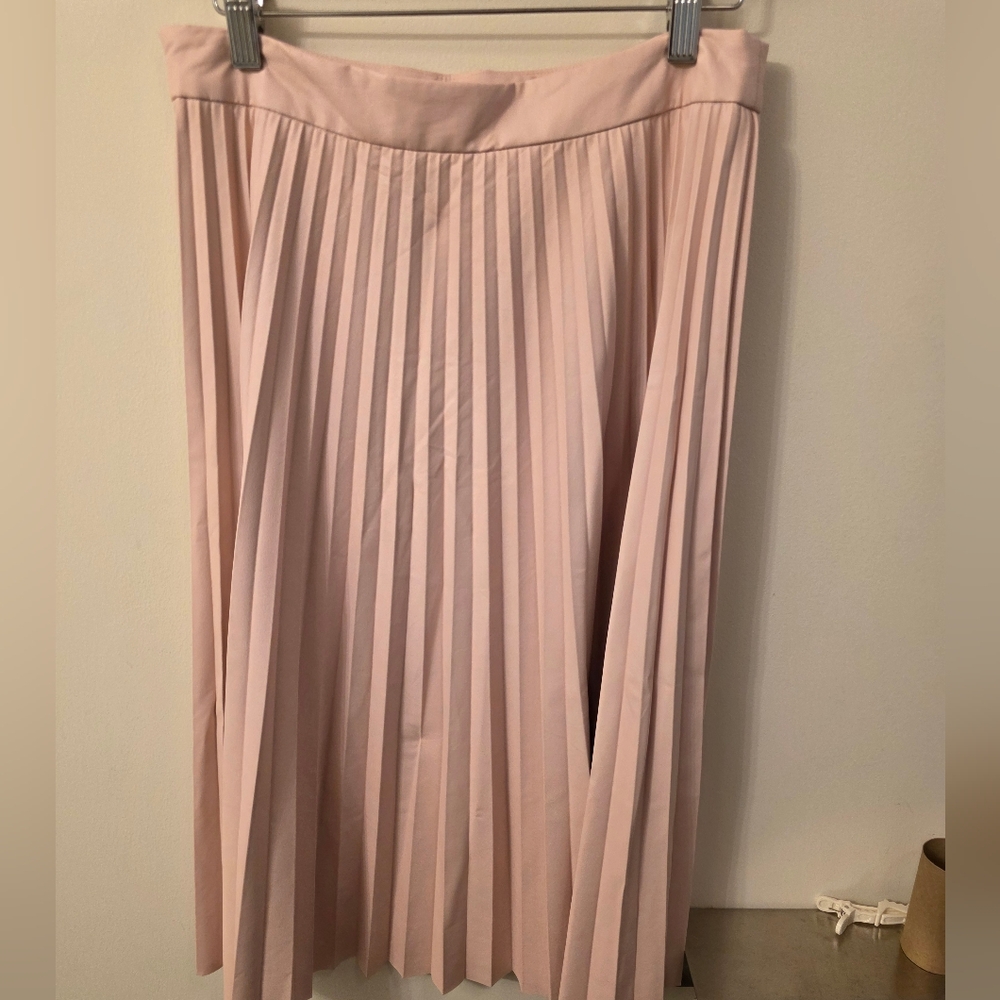 Elegant Pink Pleated Skirt